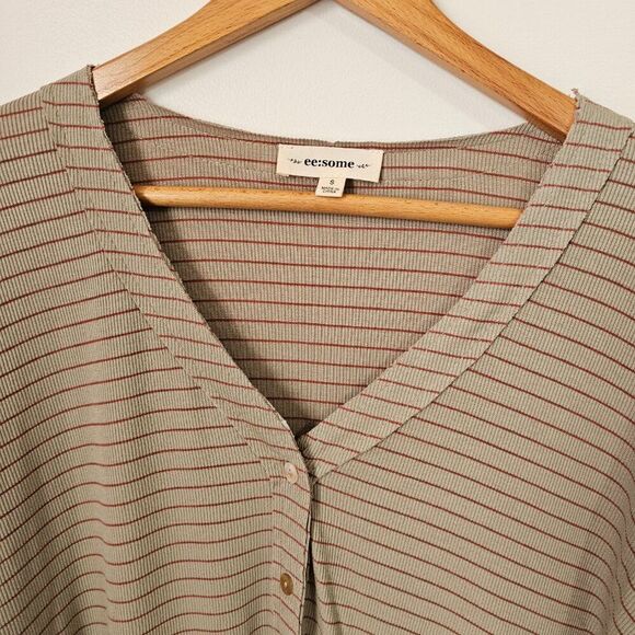 NEW W/O TAGS EE:SOME V NECK BUTTON DOWN PUFFED SLEEVES LONGSLEEVES TOP SZ S - Picture 10 of 16